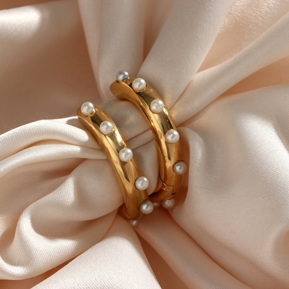 Vintage 18K Gold Hoop Earrings With Imitation Pearls - Picture 13 of 13